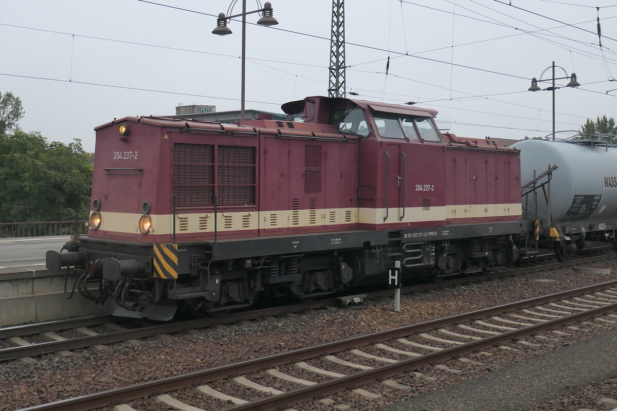 202 237 der PRESS, 1970 im Bw Görlitz als 110 237-5 für höherwertigen Betrieb in Dienst gestellt, hier fotografiert im Oktober 2025 in Dresden Hauptbahnhof