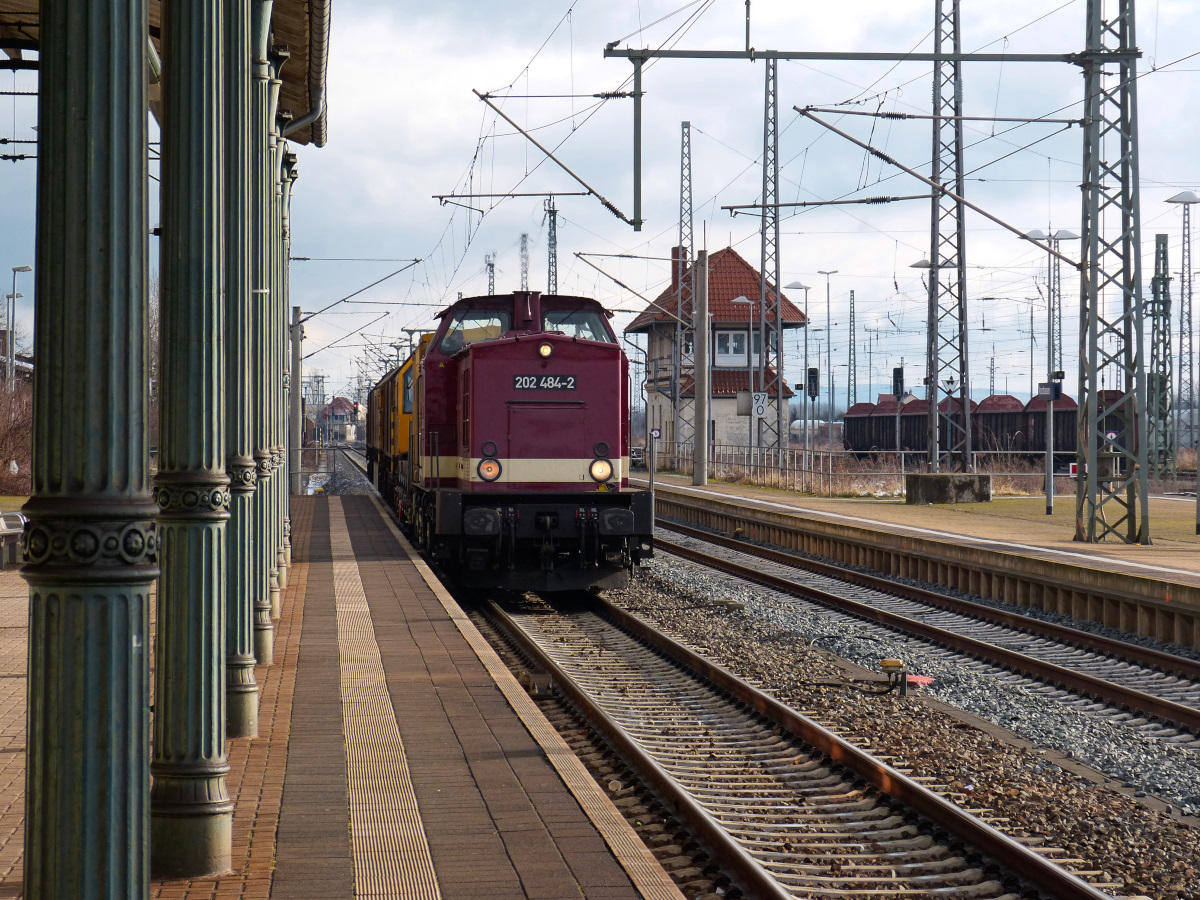 202 484-2 am 30.01.2015 Bahnhof Nordhausen. Zug stand während der Aufnahme.