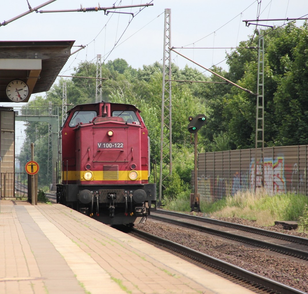 202 487-5 (V100-122) als Tfzf aus Richtung Seelze kommend durch Dedensen-Gümmer. Aufgenommen am 10.07.2013.