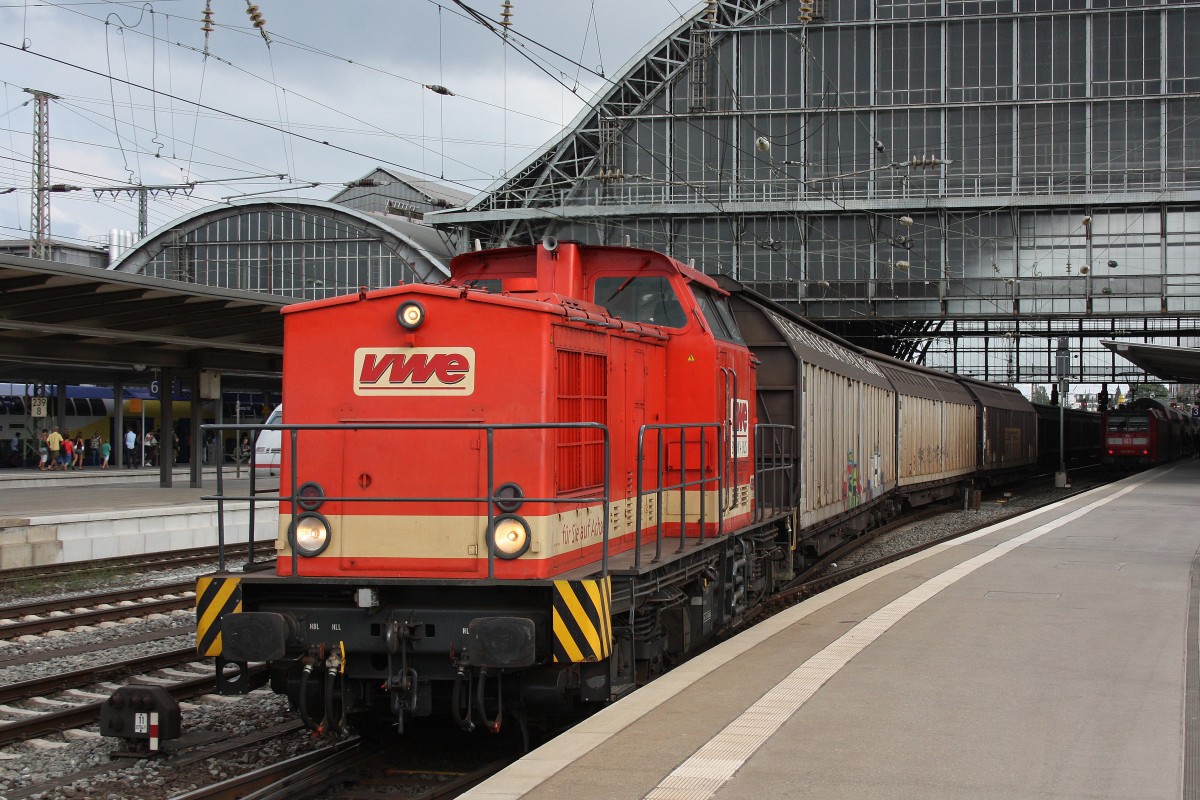 202 655 der VWE am 6.8.13 mit einem Gterzug in Bremen Hbf.