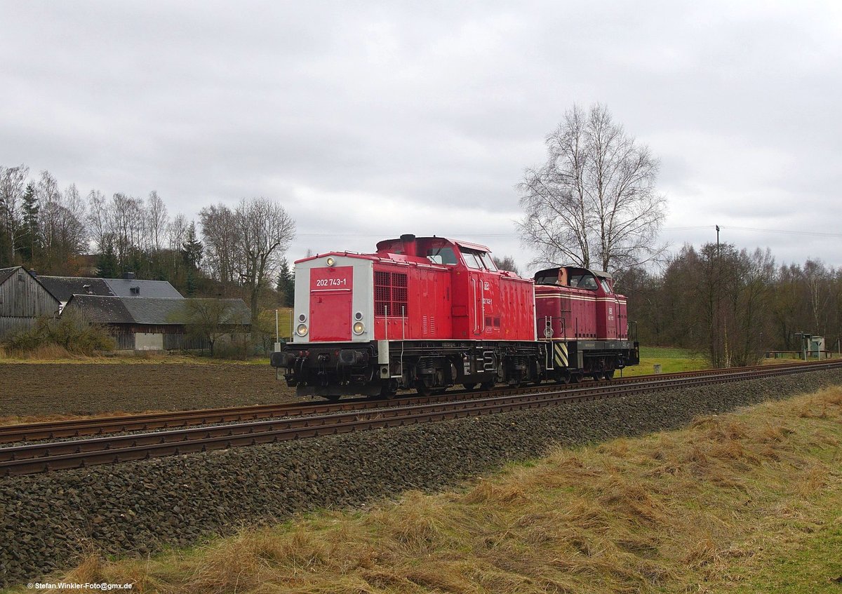 202743 überführt die  V60 11011  der fränk. Museumseisenbahn in Richtung Mitteldeutschland zur Motorüberholung. Inzwischen fährt die Lok wieder selber... Foto bei Fattigau am 20.03.2017.
