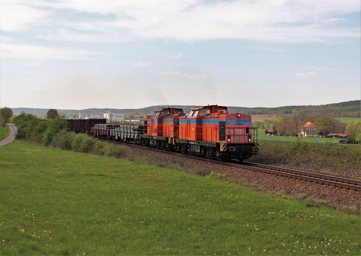 203 029 und 203 028 (SWT) fuhren am 27.04.20 mit dem Stahlzug von Könitz nach Cheb/Tschechien durch Dreitzsch.