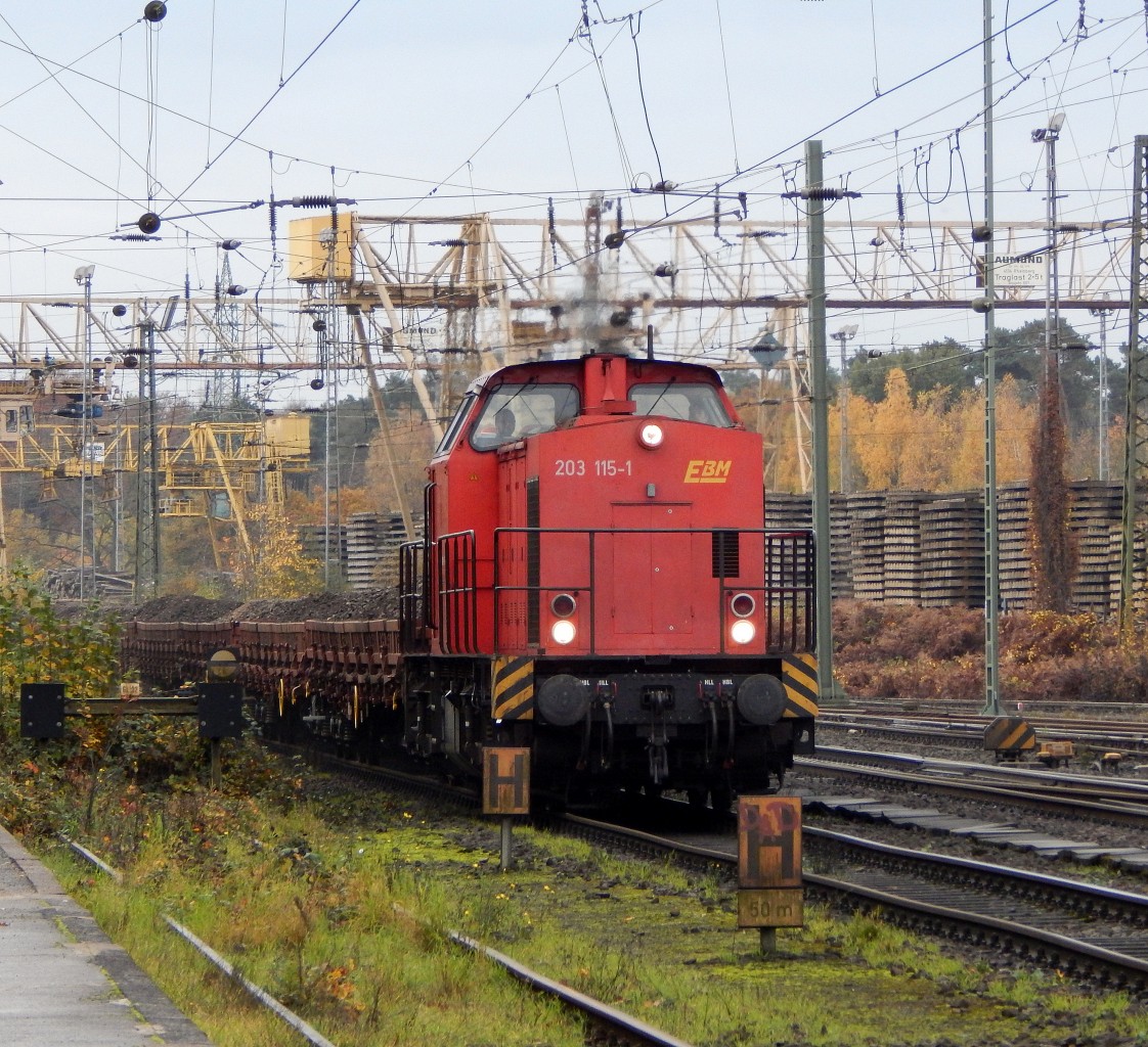 203 115 der EBM kam mit Alsschotter durch Entenfang gefahren und kam gegen Mittag als Leerzug wieder zurück.

Duisburg Entenfang 07.11.2015