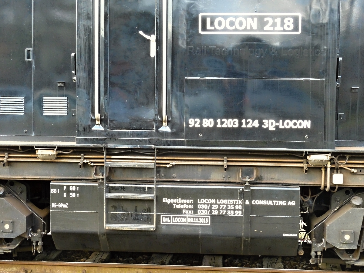 203 124-3 (NVR: 92 80 1203 124-3 D-LOCON) Minden - 26.02.2016<br>
Die Aufschriften eingezoomt. Man kann noch gut den Vorbesitzer Rail Technology & Logistics GmbH (rt&l) erkennen<P>Weitere Bilder zum Thema Bahnfotografie gibt es auf meiner Site unter:<br> 
<a href= http://www.ralf-bueker.de/Ralf's Eisenbahnbilder.htm target= _blank >Ralf's Eisenbahnbilder