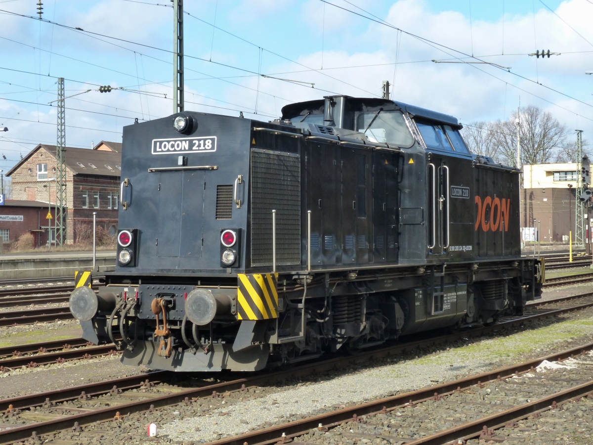 203 124-3 (NVR: 92 80 1203 124-3 D-LOCON) Minden - 26.02.2016<br>
Bild vom Parkplatz auf der gegenüber liegenden Seite<P>Weitere Bilder zum Thema Bahnfotografie gibt es auf meiner Site unter:<br> 
<a href= http://www.ralf-bueker.de/Ralf's Eisenbahnbilder.htm target= _blank >Ralf's Eisenbahnbilder