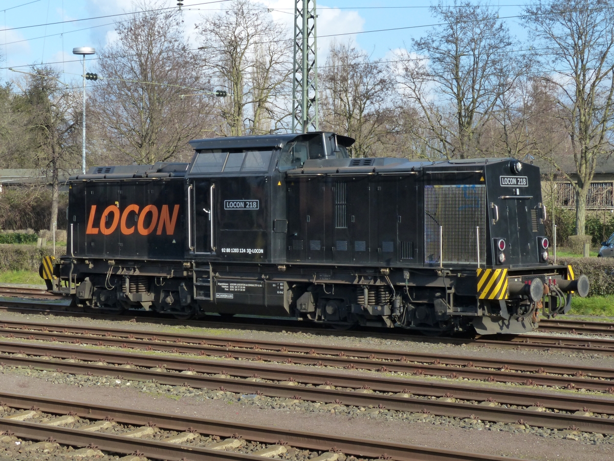 203 124-3 (NVR: 92 80 1203 124-3 D-LOCON) Minden - 26.02.2016<br>
Bild vom Bahnsteig aus...
<P>Weitere Bilder zum Thema Bahnfotografie gibt es auf meiner Site unter:<br> 
<a href= http://www.ralf-bueker.de/Ralf's Eisenbahnbilder.htm target= _blank >Ralf's Eisenbahnbilder
