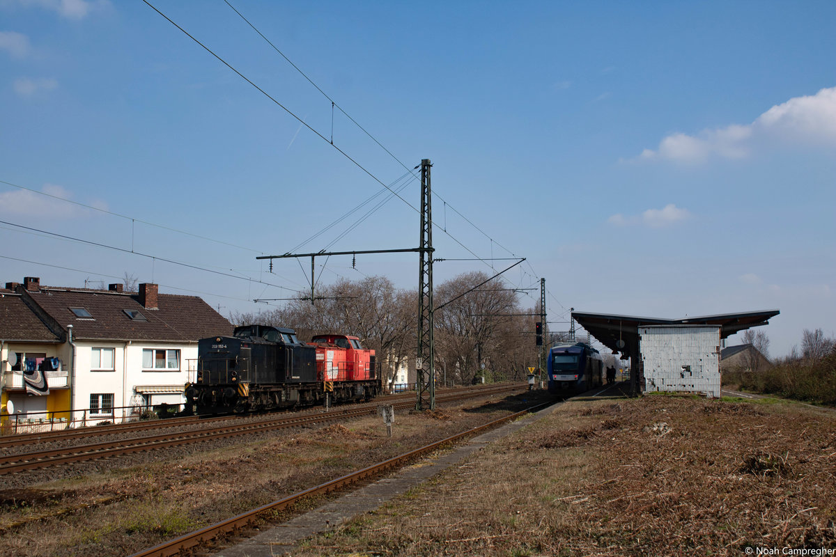 203 152 mit einer weiteren V100 in Duisburg Meiderich Süd.
25. März, DU-Meiderich Süd