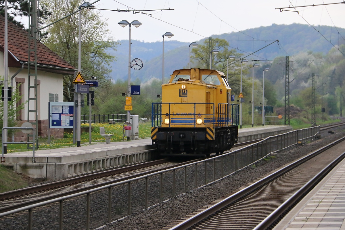 203 231-6 (L.W. 203.001) kam am 13.04.2014 als Tfzf in Richtung Norden durch Wehretal-Reichensachsen.