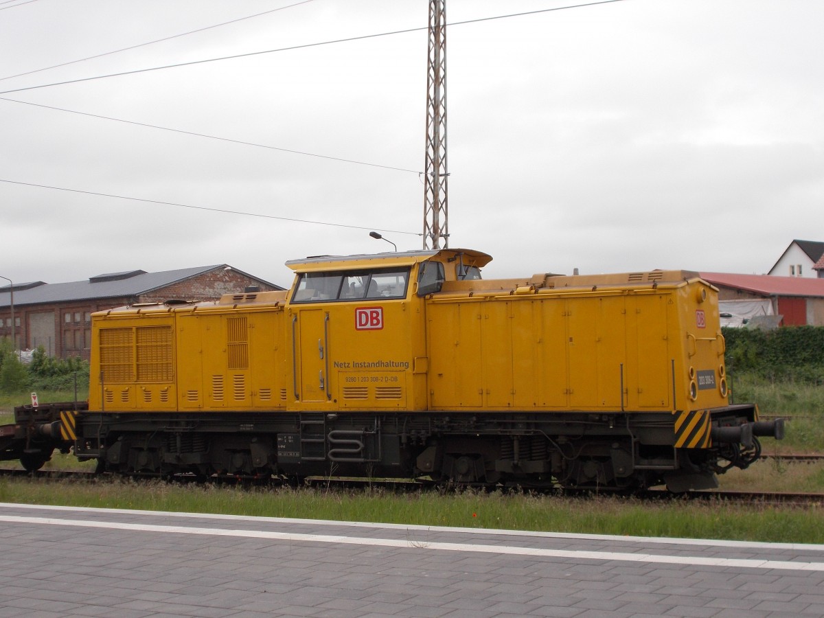 203 308,von DB Netz Instandhaltung,am 23.Mai 2015,in Prenzlau.