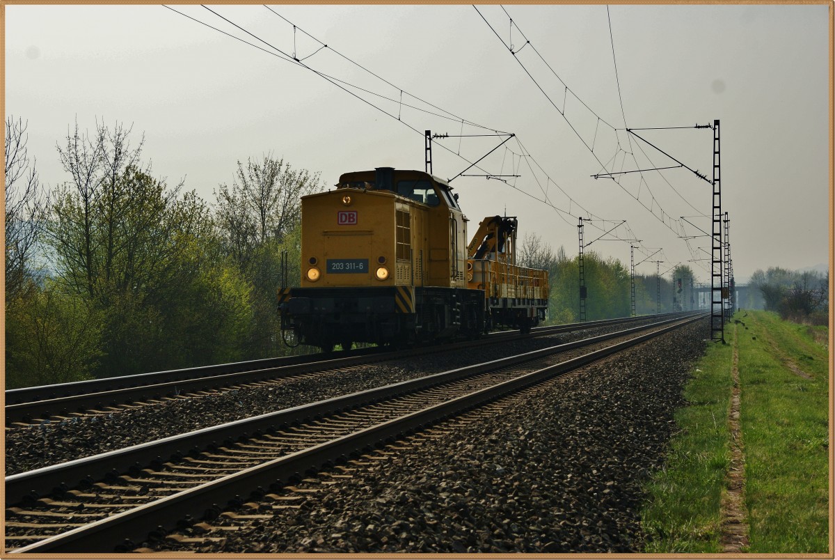 203 311-6 von DB Netz Instandhaltung am 01.04.14 bei Thüngersheim.