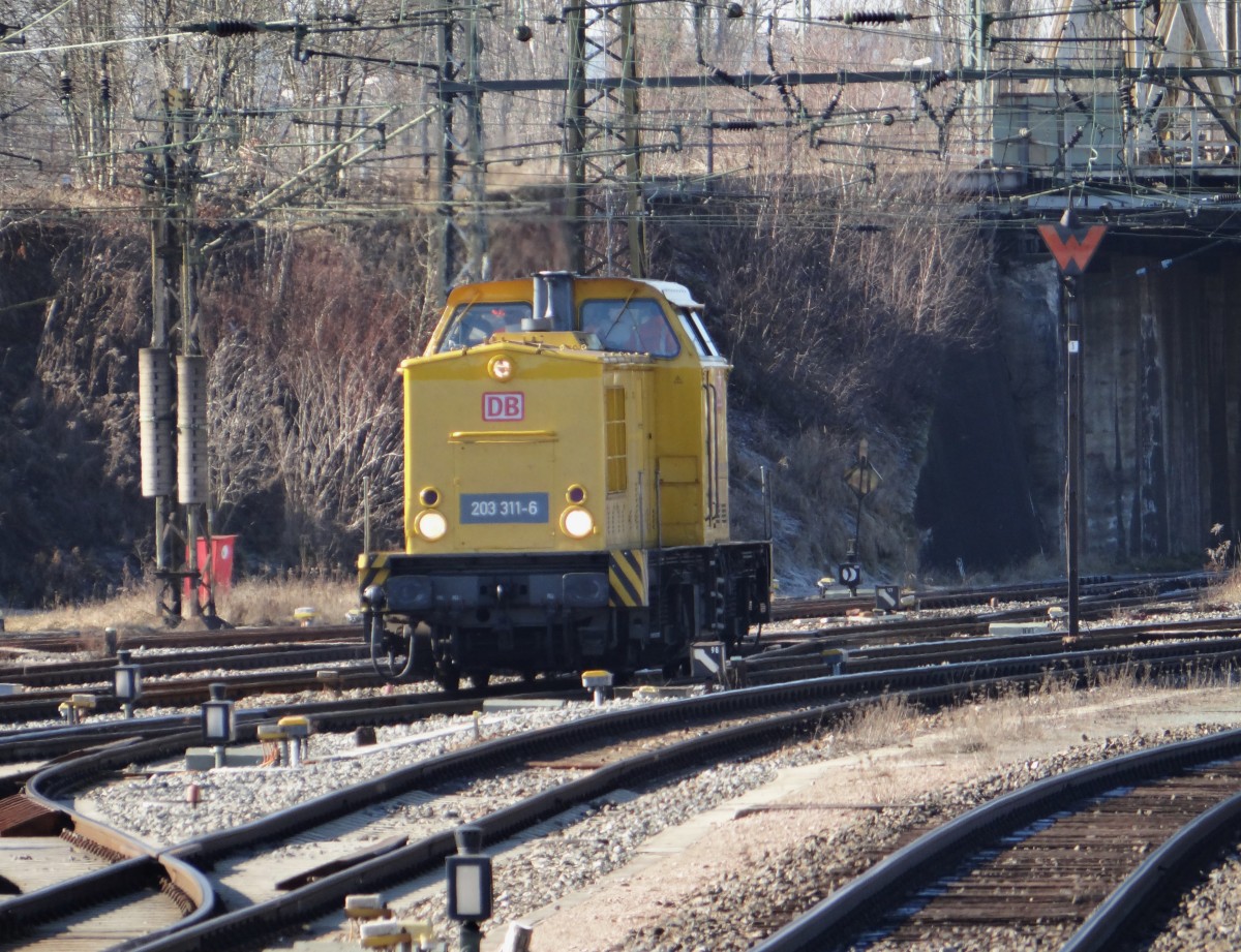 203 311 beim Rangieren am 24.02.14 im Hbf Zwickau/Sachs. Foto machte ich vom Bahnsteigende! 