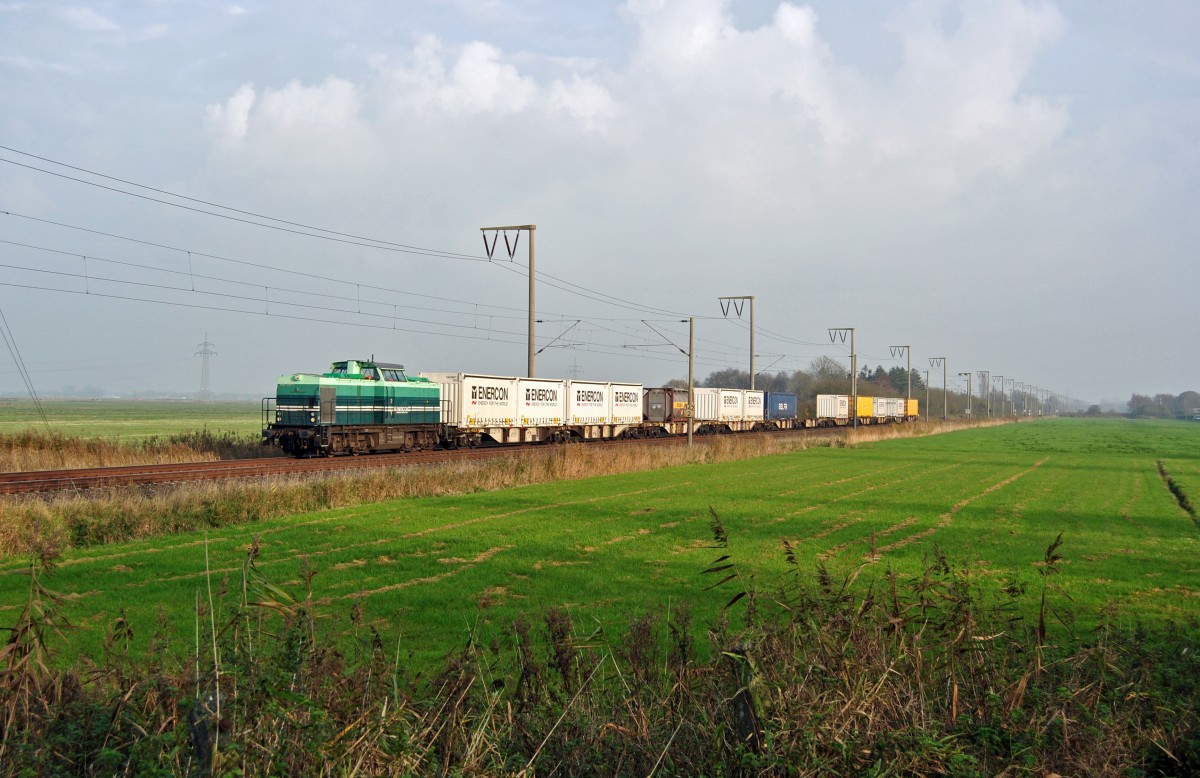 203 318-1 fuhr am 05.11.2014 mit einem Enercon Zug Richtung Emden, hier bei Petkum.