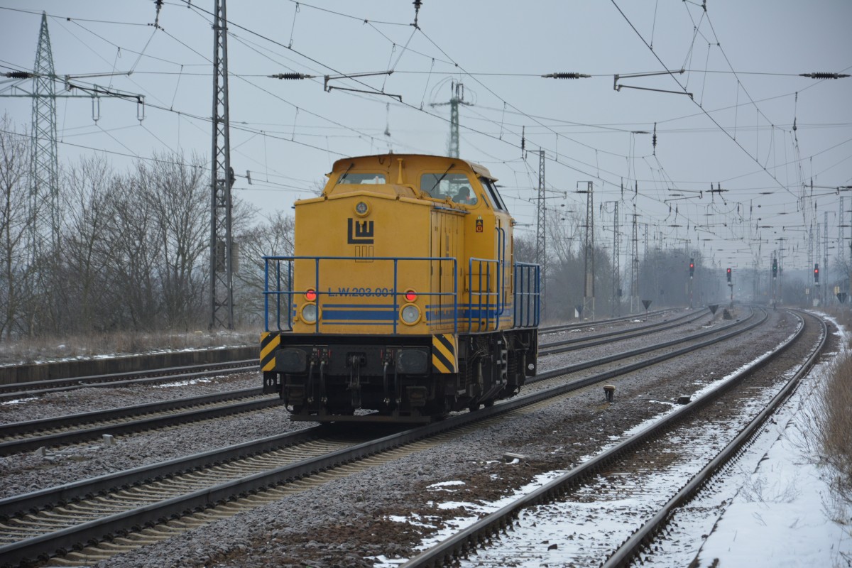203.001 bei der Durchfahrt Saarmund am 06.02.2015.
