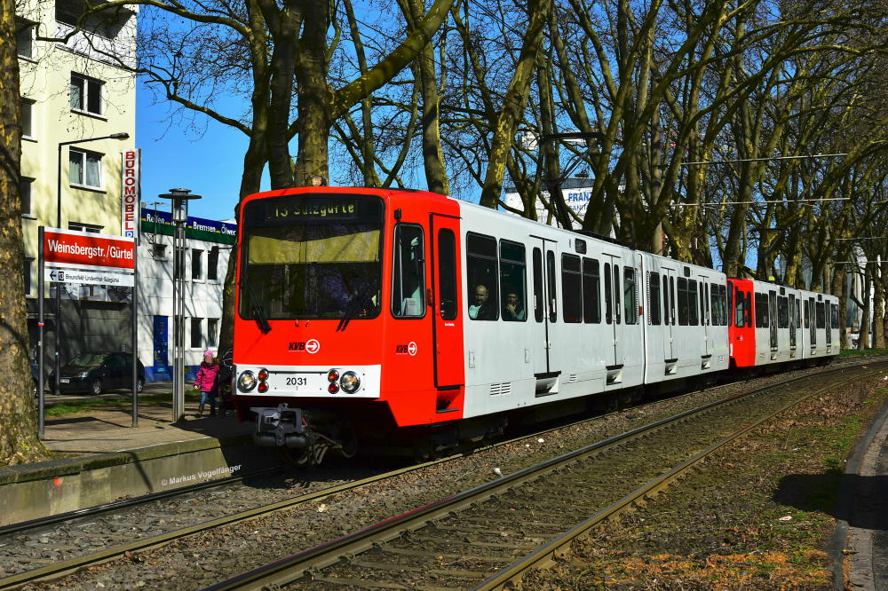 2031 an der Haltestelle Weinsbergstraße/Gürtel am 26.03.2016.