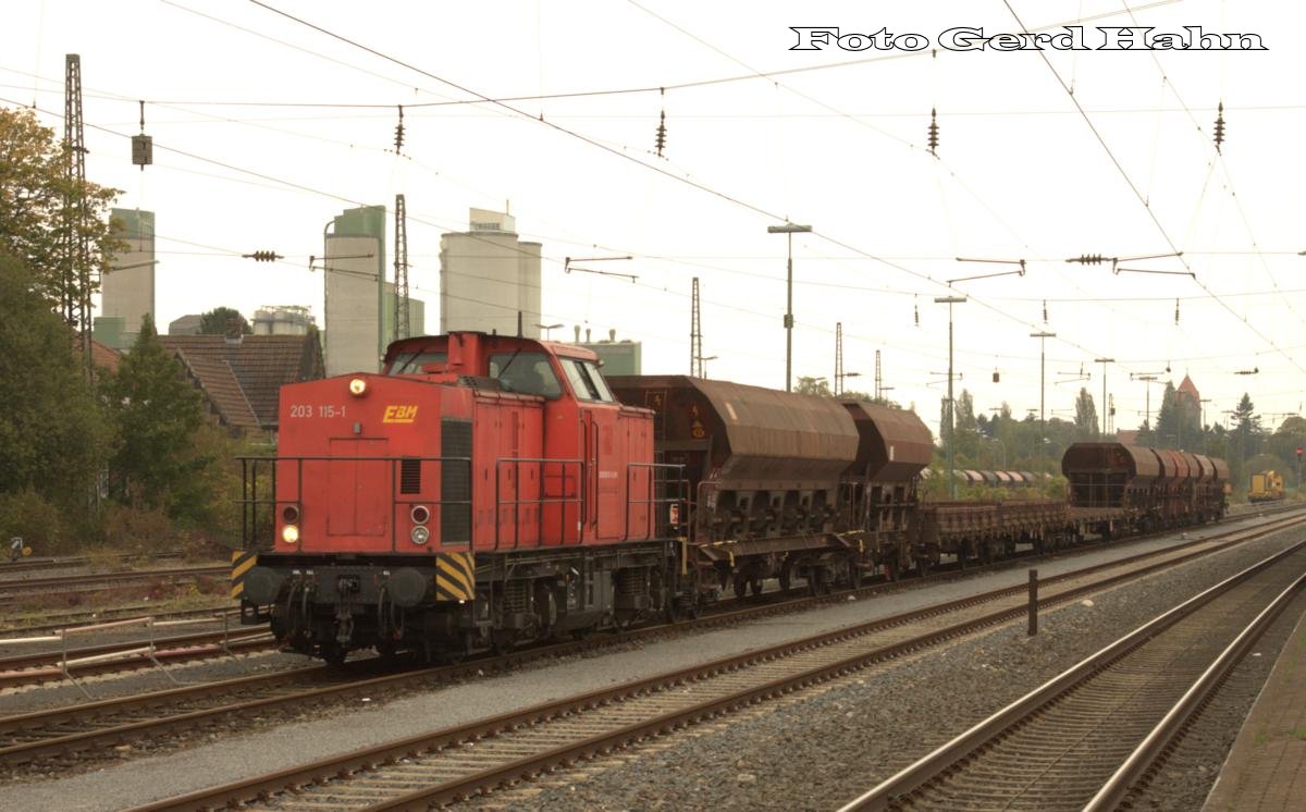 203115 von EBM stellt am 5.10.2014 im Bahnhof Lengerich einen Güterzug zusammen. Die Lok befand sich an diesem Tag im Lengericher Bahnhof bei einem Bauzug Einsatz.
