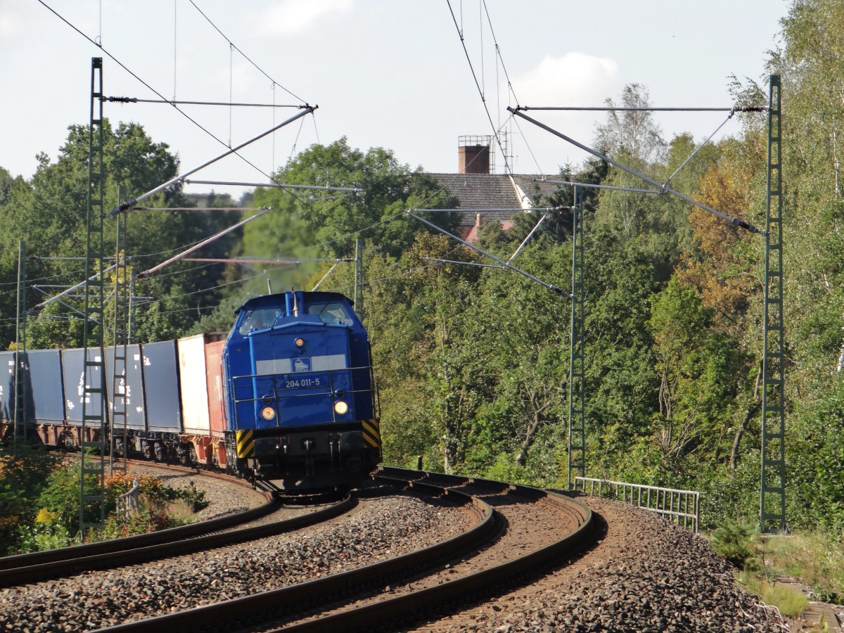 204 011 und 204 013 der PRESS fuhren am 01.10.13 mit dem Container durch Rttis/V.