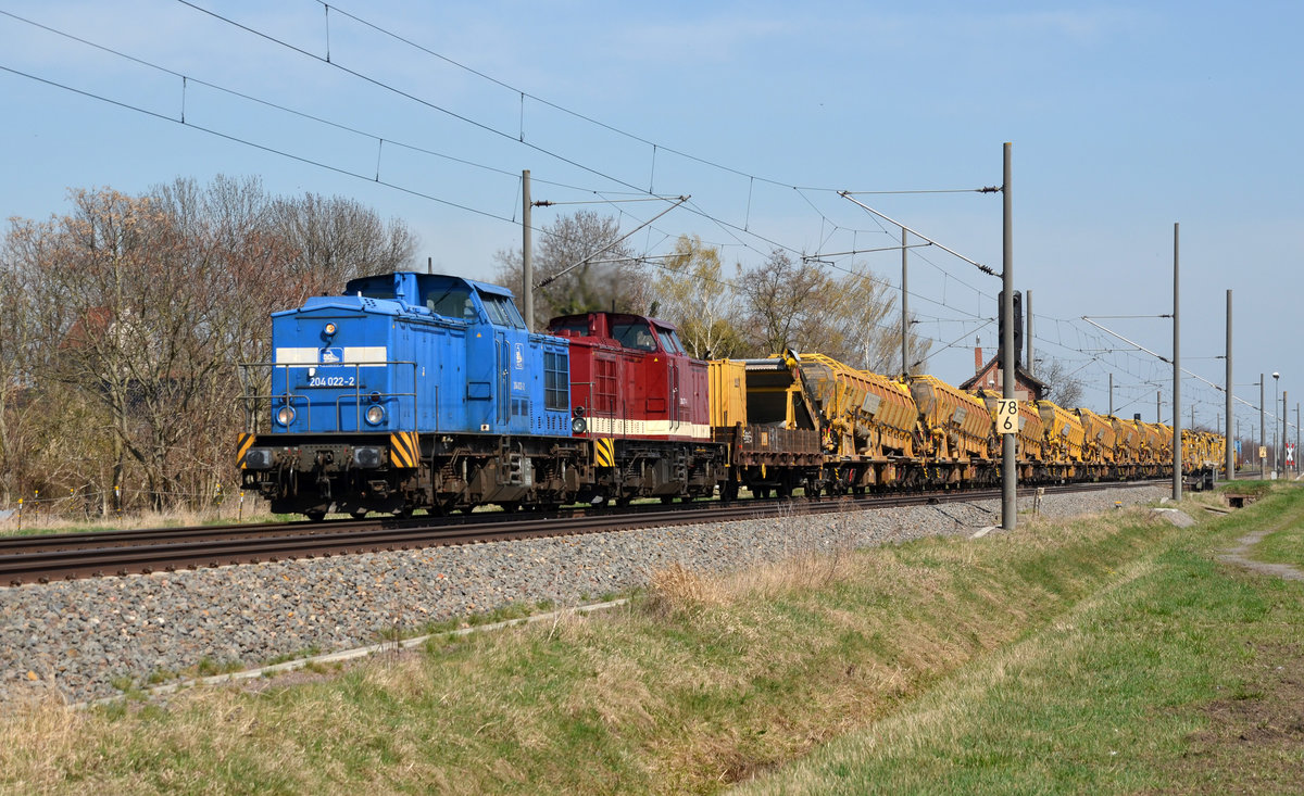 204 022 (203 255) der Press schleppte zusammen mit 204 271 (203 226) der MTEG am 12.04.18 einen Bunkerzug durch Braschwitz Richtung Halle(S).