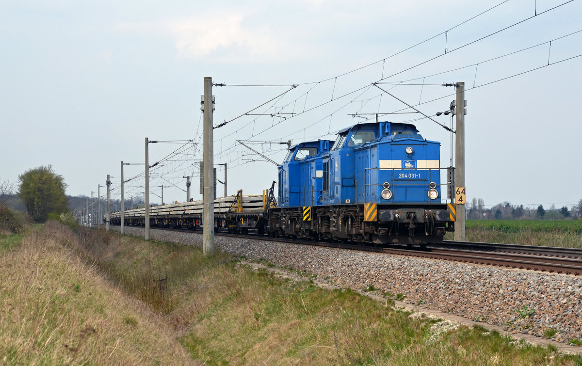 204 031 beförderte am 09.04.16 zusammen mit ihrer Schwester 204 009 einen Schwellenzug durch Zschortau Richtung Leipzig.