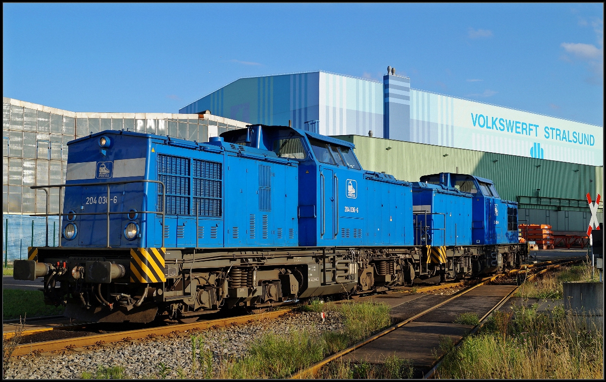 204 036-6 & 204 033-9 rangiert vor dem Stralsunder Südhafen. 11.08.14