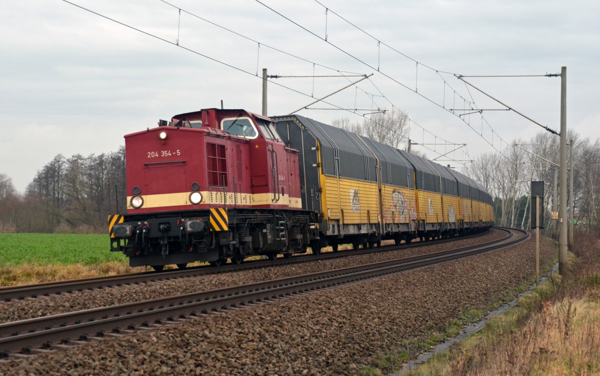 204 354 der MTEG zog am 17.12.15 einen Altmann-Autozug von Cuxhaven kommend durch Benndorf Richtung DElitzsch. Das Ziel des Zuges, Rackwitz bei Leipzig, ist bald erreicht.