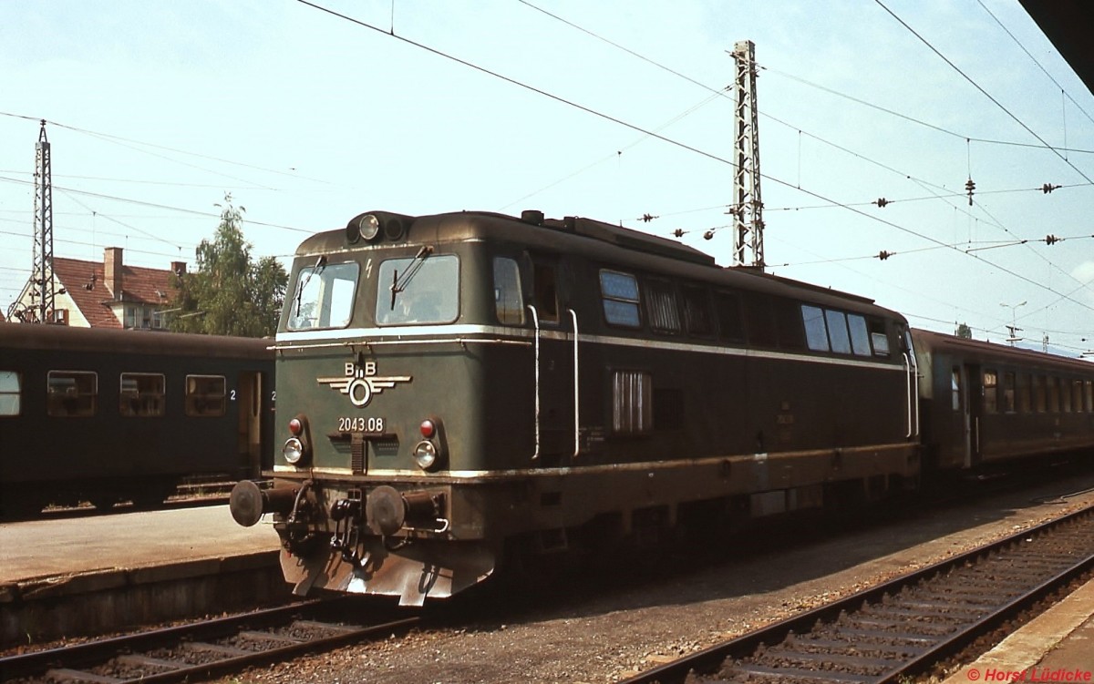 2043.08 im Sommer 1979 im Hauptbahnhof Klagenfurt