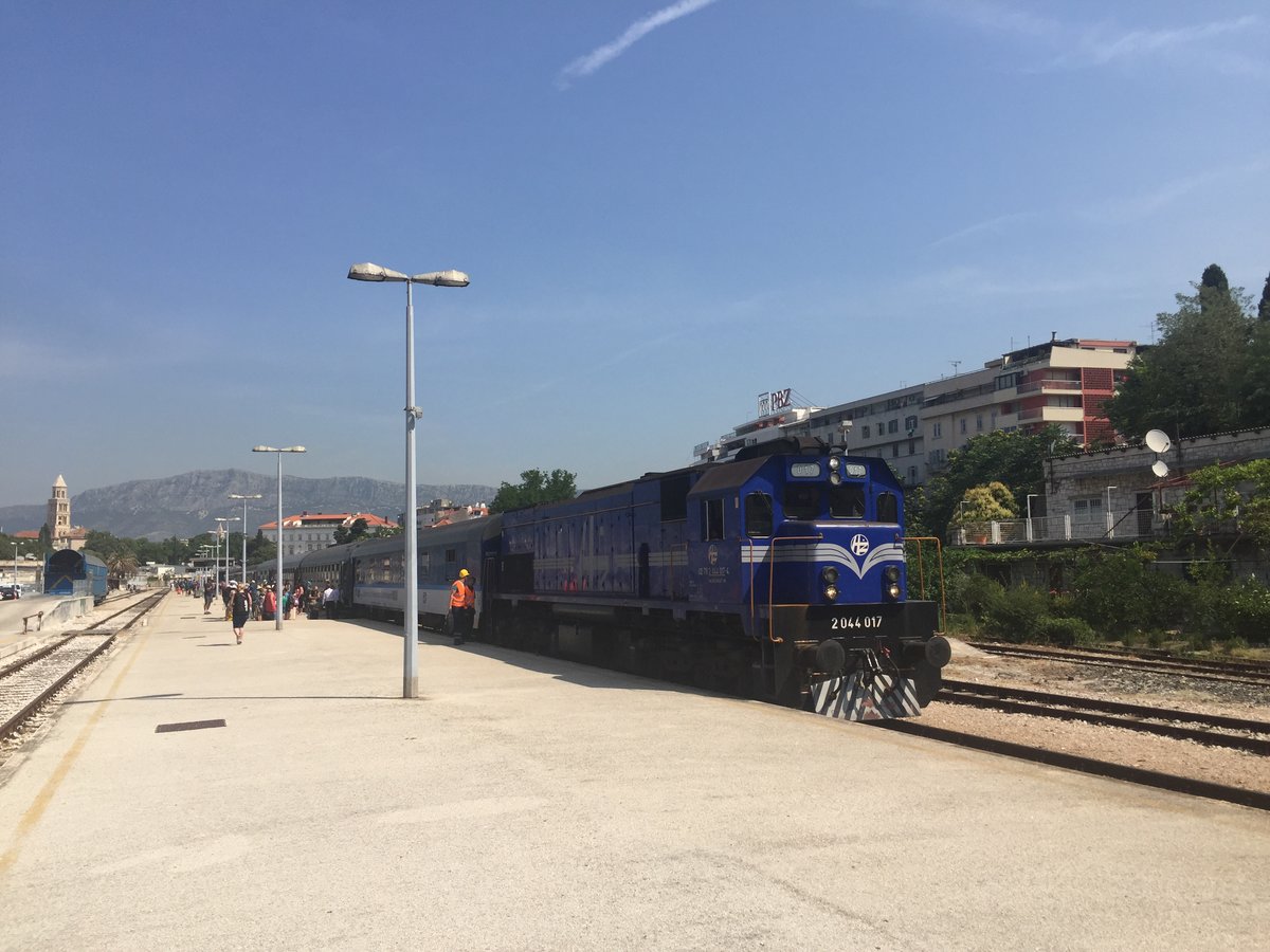 2044 017 nach der Ankunft mit G 1204  ADRIA  in Split. (24.06.2017)