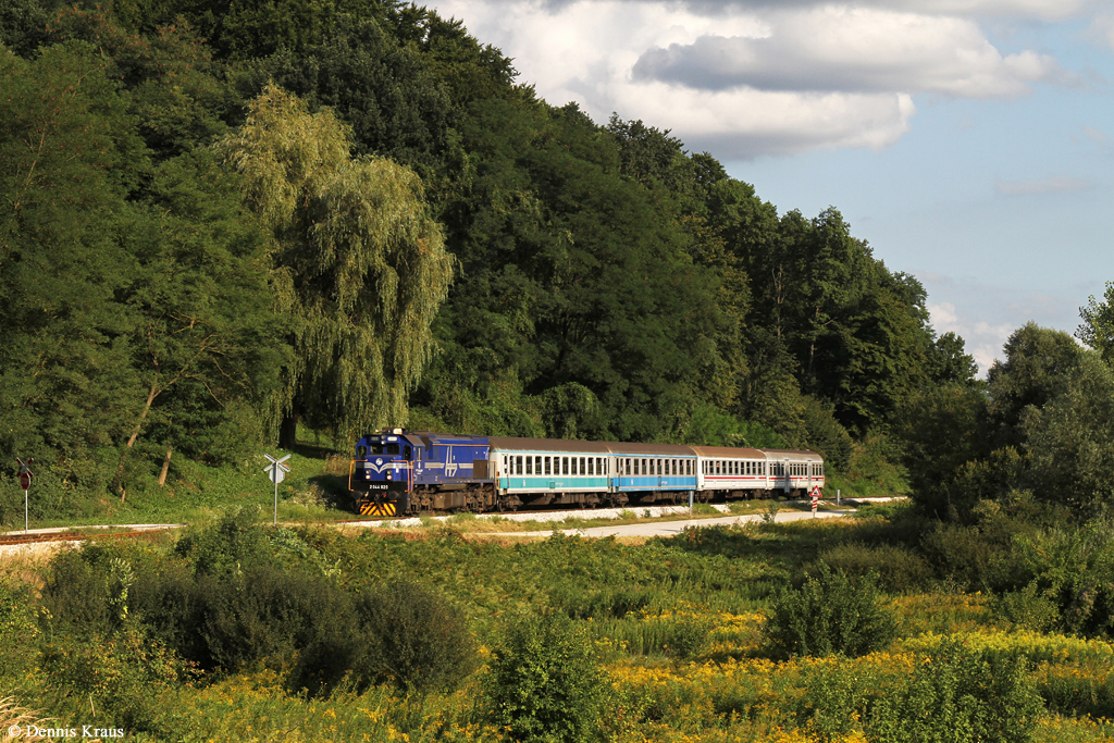 2044 020 mit 3010 am 18.08.2015 bei Krusljevec.