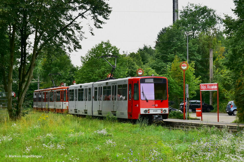 2049 und 2035 als umgeleitete Linie 3 in der Wendeschleife  Brück, Mauspfad  am 05.08.2017.