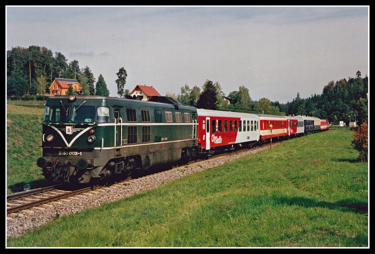2050 002 mit E2701 bei Authal am 29.09.2001.