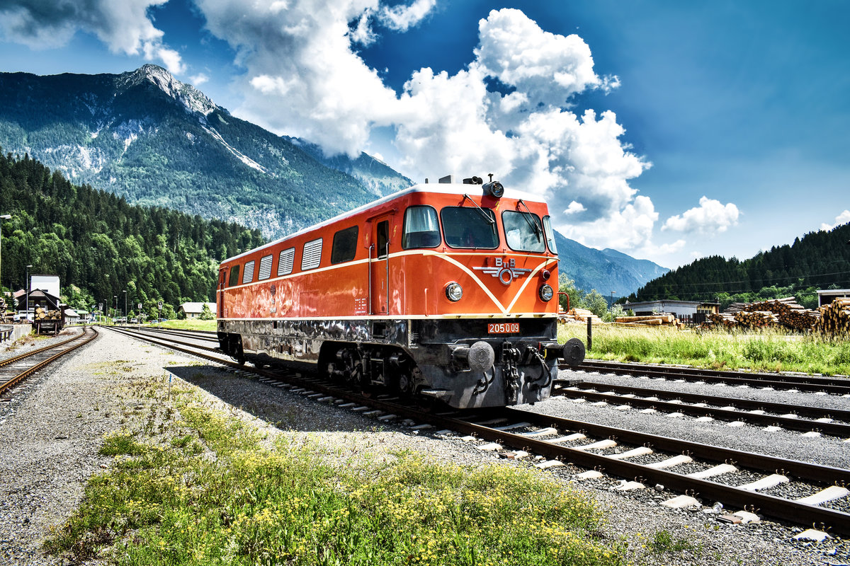 2050.09 der Regiobahn RB GmbH, beim Stürzen im Bahnhof Hermagor.
Aufgenommen am 2.6.2018.

<a href= http://www.gailtalbahn.at/  rel= nofollow >www.gailtalbahn.at/</a>
<a href= https://www.facebook.com/vereingailtalbahn/  rel= nofollow >www.facebook.com/vereingailtalbahn/</a>