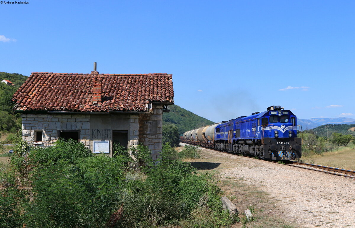 2062 025 und 2062 026 mit dem Tv 61101 (Zagreb Ranžirni kolodvor - Solin)? in Kaldrma 22.8.21
