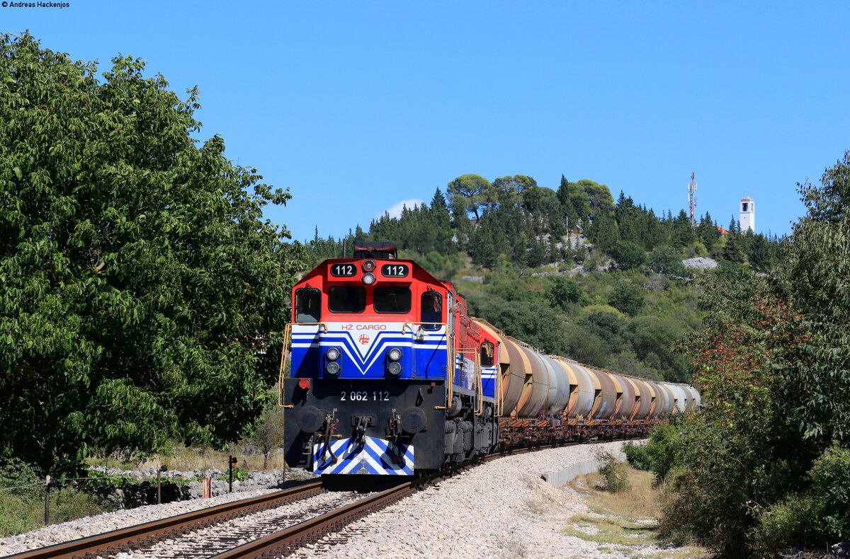 2062 112 und 2062 119 mit dem Tv 60340 (Solin - Zagreb Zapadni Kolodvor) bei Primorski Dolac 30.8.21