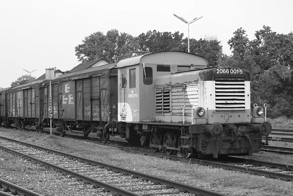 2066 001-5 des Club Blauer Blitz am 14.September 2013 im Bf. Mistelbach LB.

