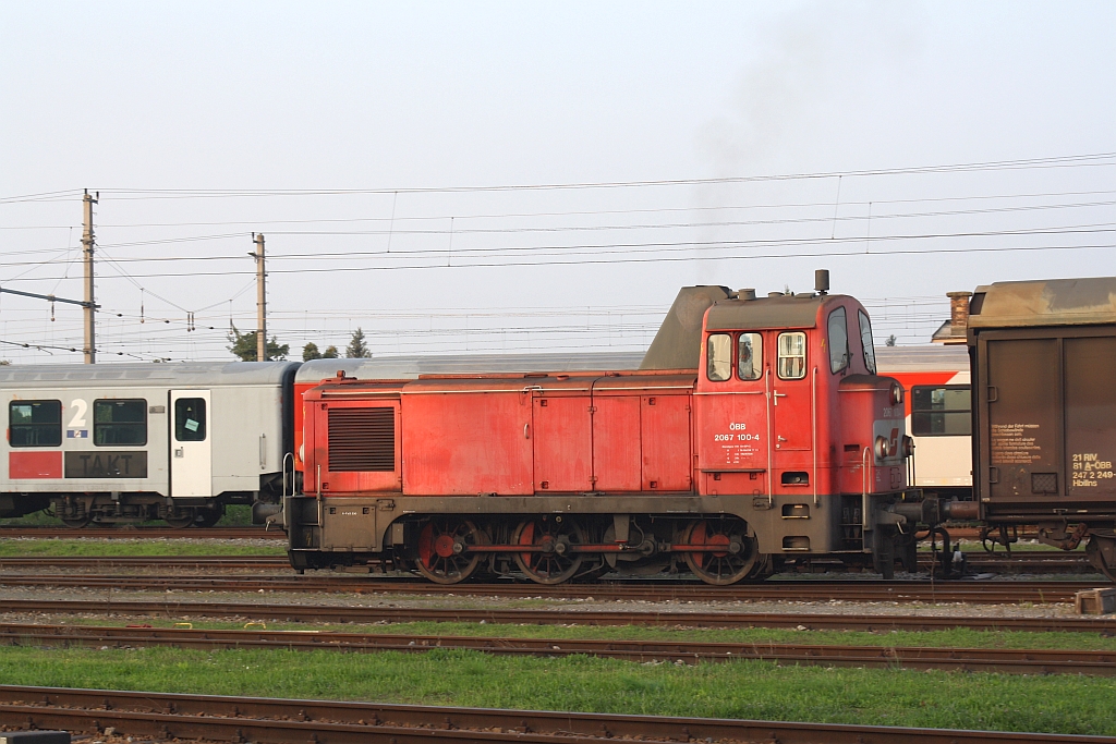2067 100-4 am 10.September 2014 beim Verschub in Jedlersdorf.