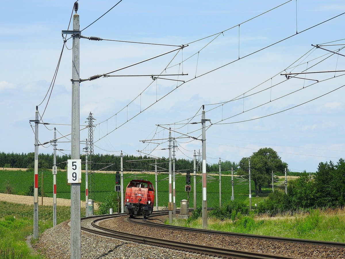 2070 013-5 als Lokzug im Gleisbogen bei Haiding in Richtung Passau; 190717
