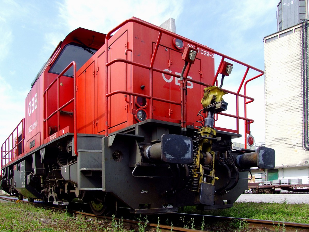 2070 029-0 wartet anlsslich einer Bahnbaustelle auf der Innkreisbahn am Bhf. Ried auf den nchsten Einsatz; 130908