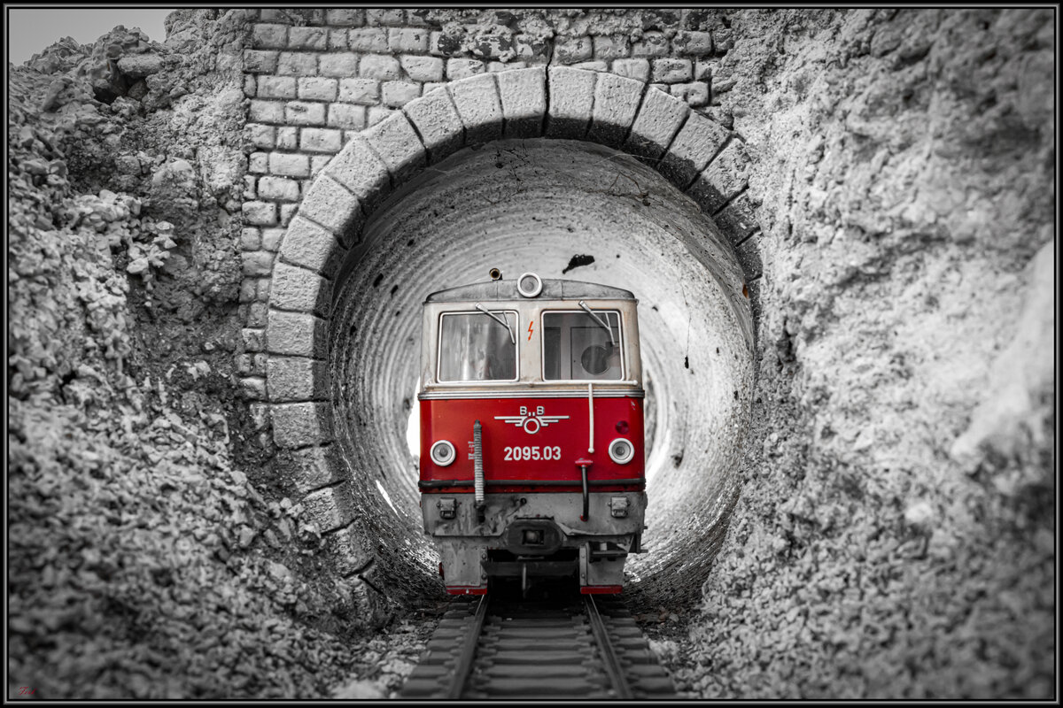 2095.03 als Probefahrt auf der GGB . Durch den Tunnel erreicht sie einen  Neuen  Bahnhof . 11.08.2023