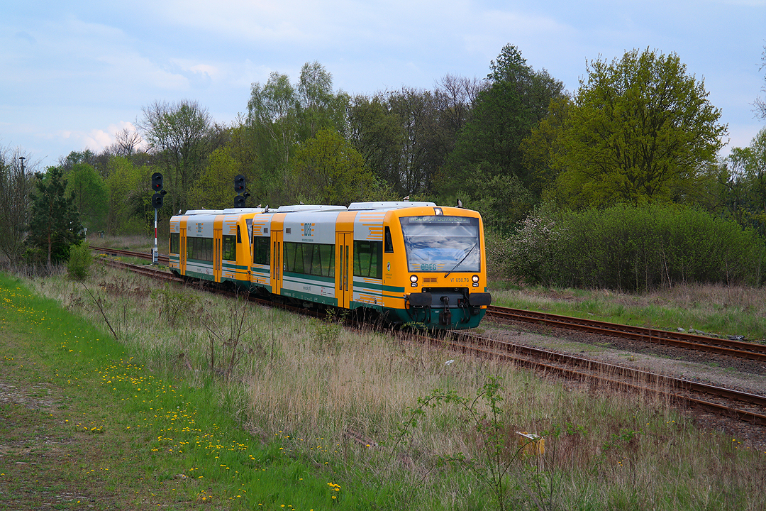 21. April 2014 - ODEG-Doppeltraktion bei der Einfahrt... Seit dem 18. April Verkehren mehr Doppelzüge der ODEG auf der Linie RB60 um den Radfahrern und Ausflüglern mehr Sitzplätze bieten zu können.
