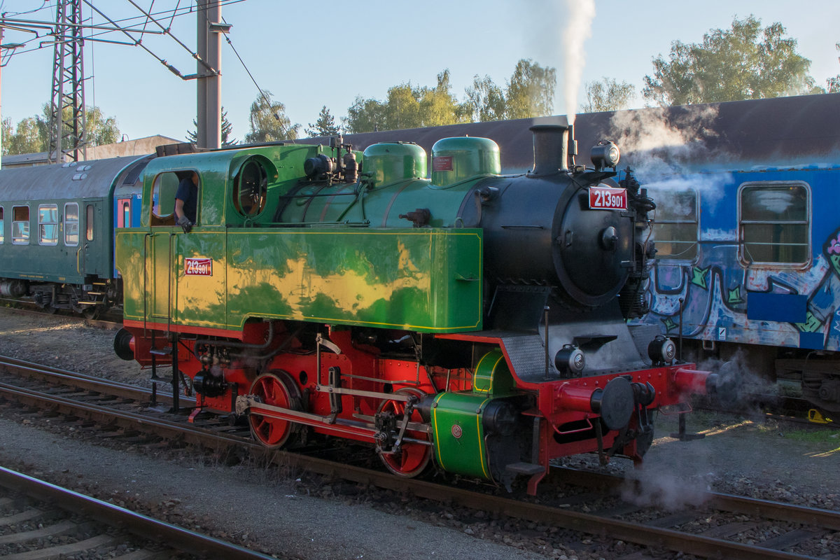 21. September 2019 in Benesov: 213 901 dreht gerade seine Runden im Bahnhof. 