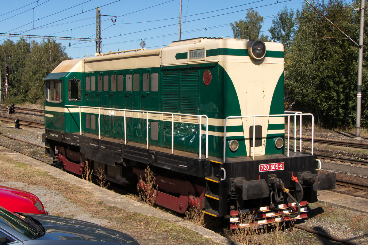 21. September 2019 in Strezimír: 720 509-9 steht abgestellt im Bahnhof. 