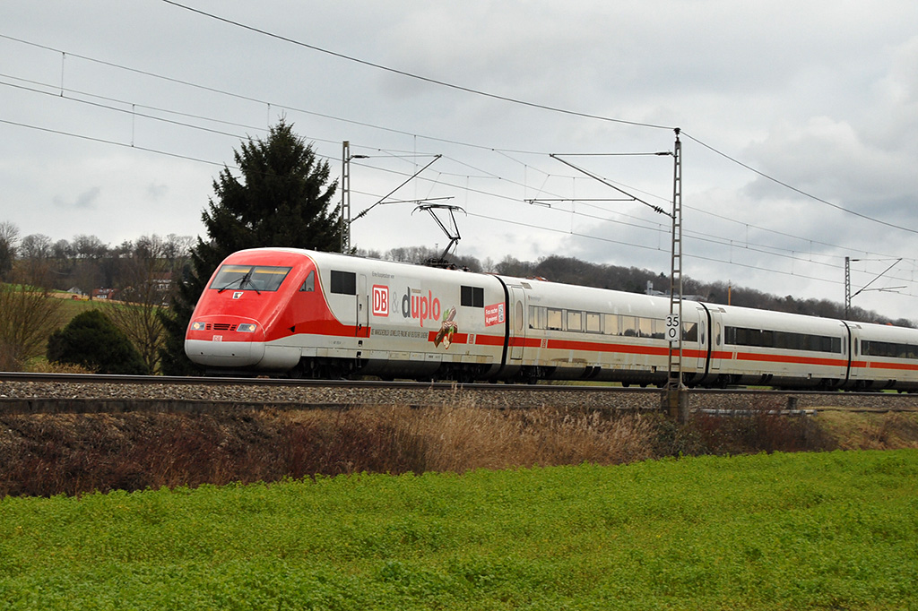 21.01.2018 Streckenabschnitt Uhingen 401 512-9 Die schnellste Praline der Welt, die über die 750er nach Stuttgart unterwegs ist. 
Und da der Mittelteil eines jeden handelsüblichen ICE 1 entspricht, hier nur die Triebköpfe: 401 512-9 ...