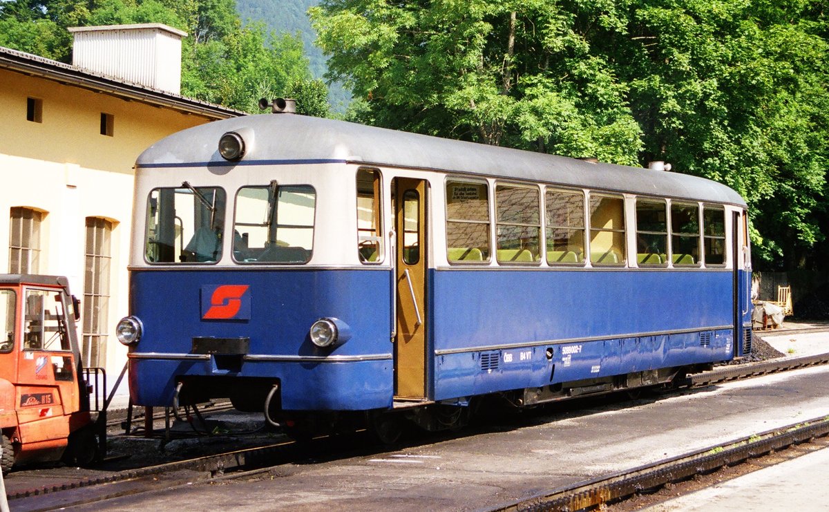 21.07.2002, Österreich, Schafbergbahn, Triebwagen ÖBB 5099 002-7 steht in der Talstation