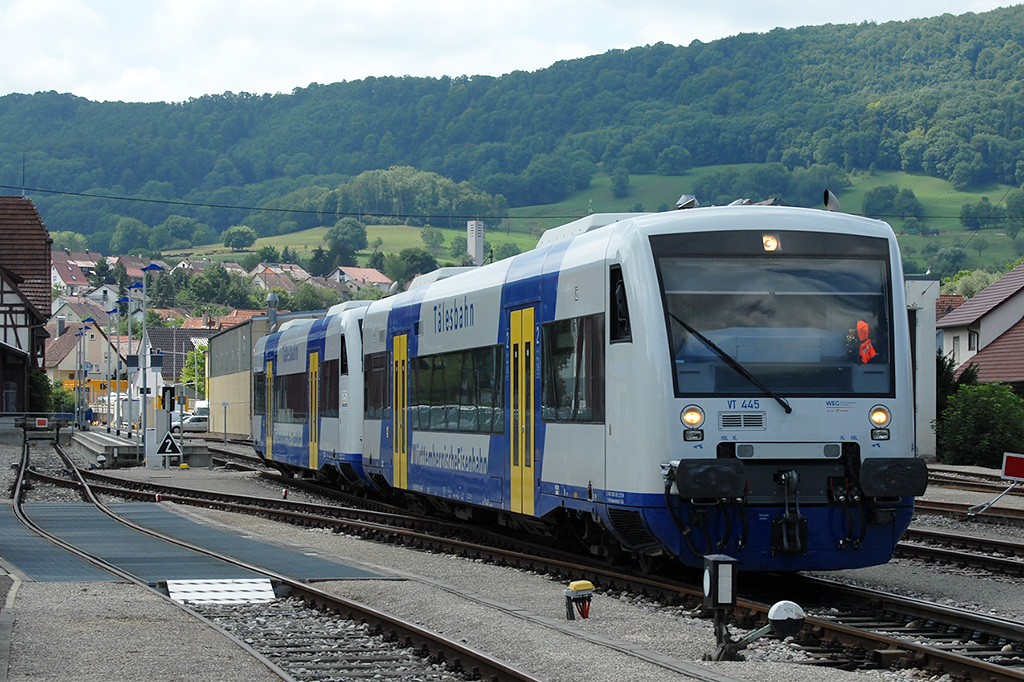 21.07.2017 VT445 bei verlassen des Bahnhofes Neuffen