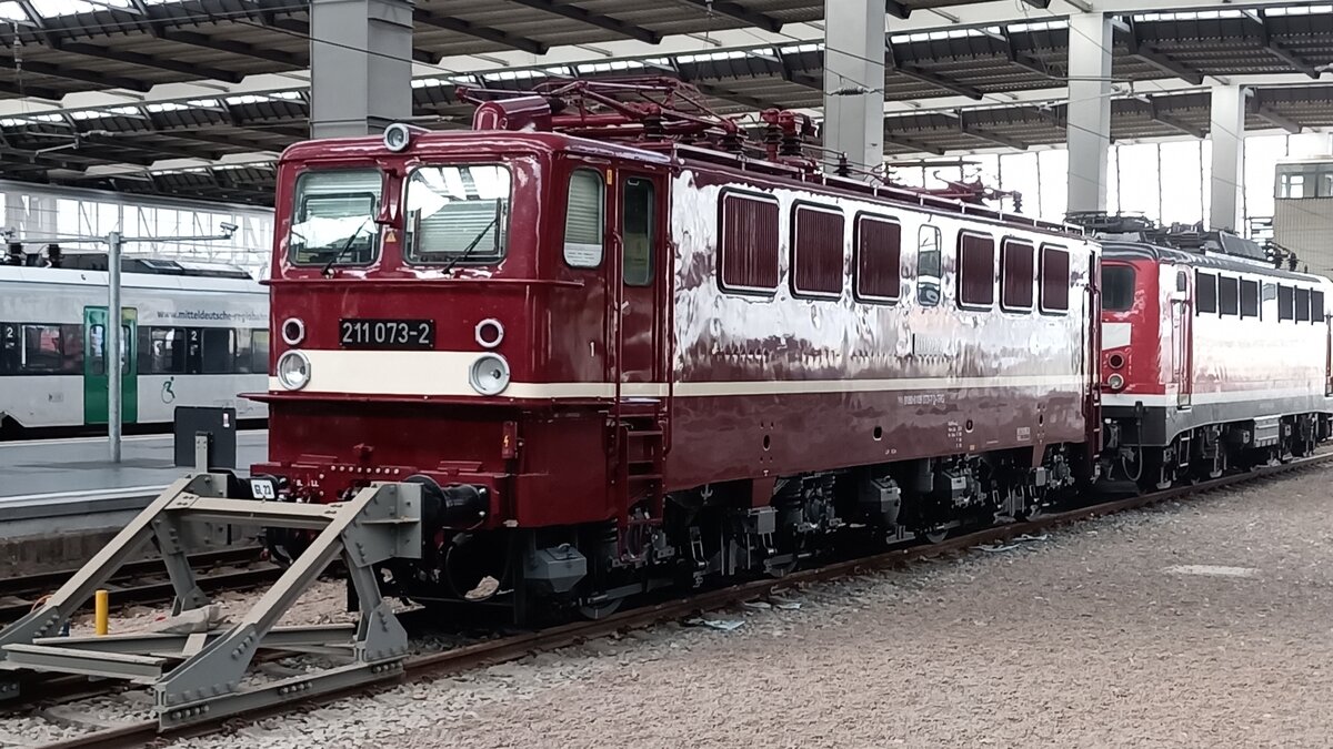 211 073-2 im Hauptbahnhof Chemnitz; aufgenommen am 12.09.2022