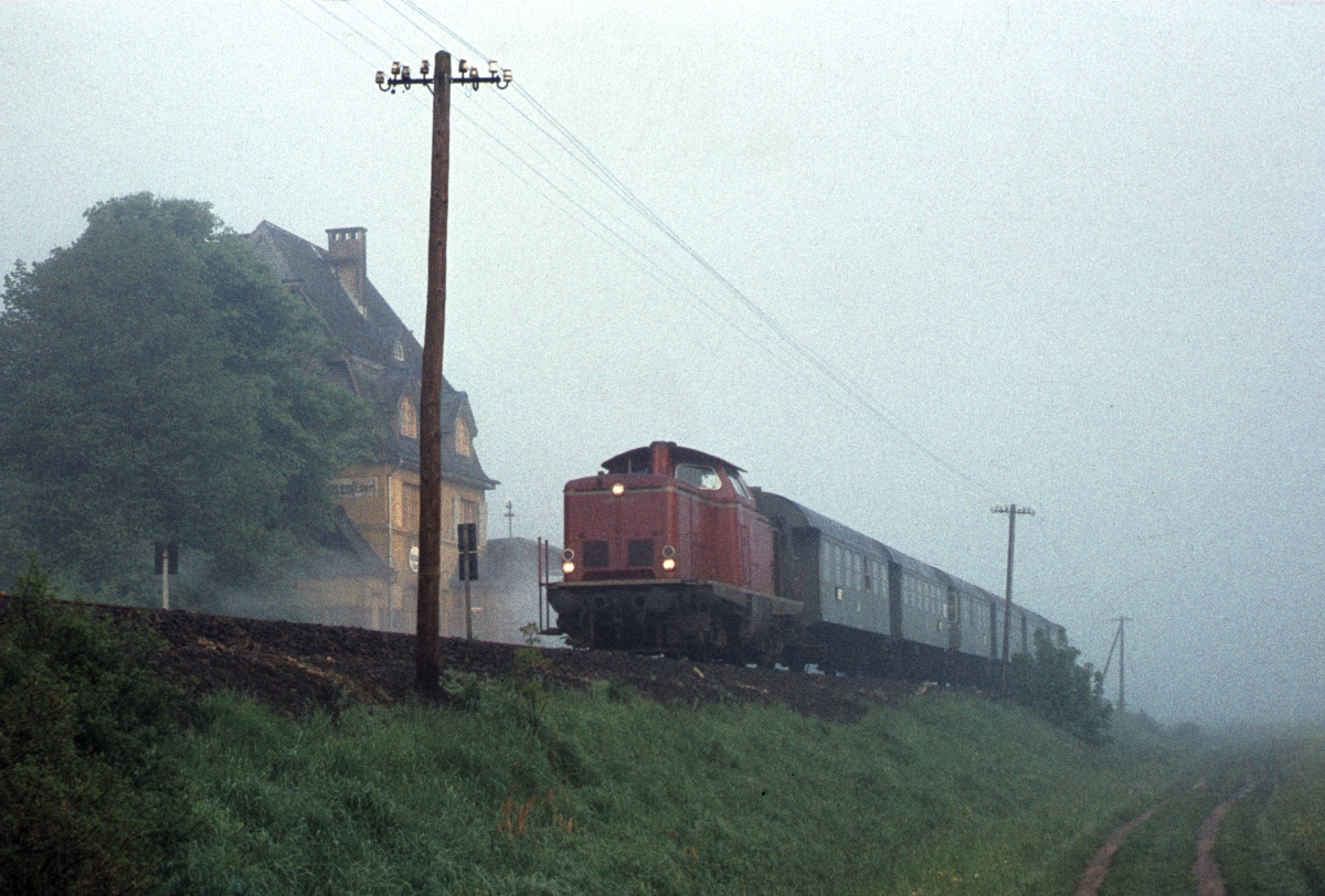211 172 im Mai 1978 im Morgennebel in Holzhausen/Eder.