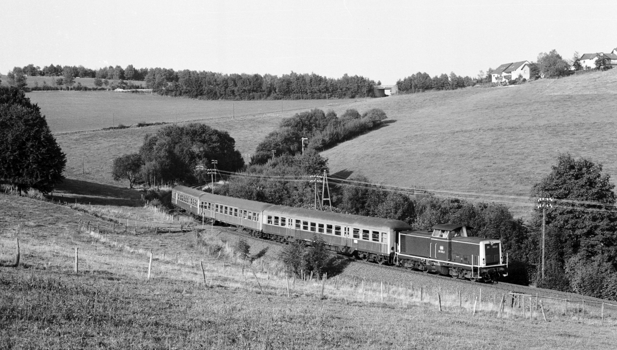 211 233 in Meinerzhagen-Güntenbecke, 27.5.1985.