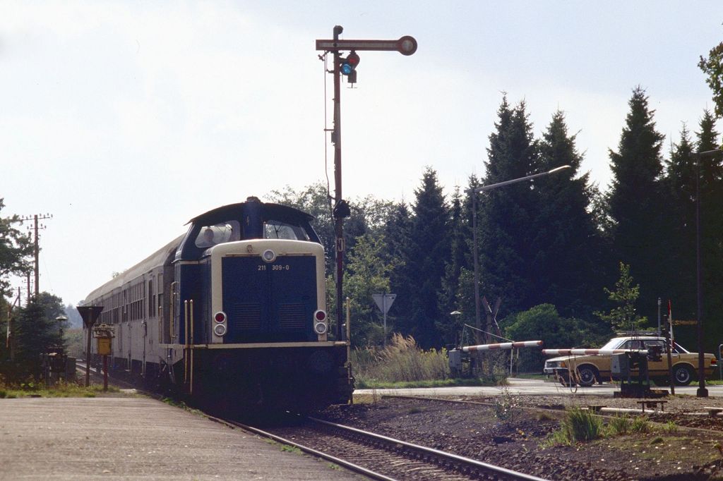 211 309 bei der Einfahrt in Brettorf, 14.09.1989