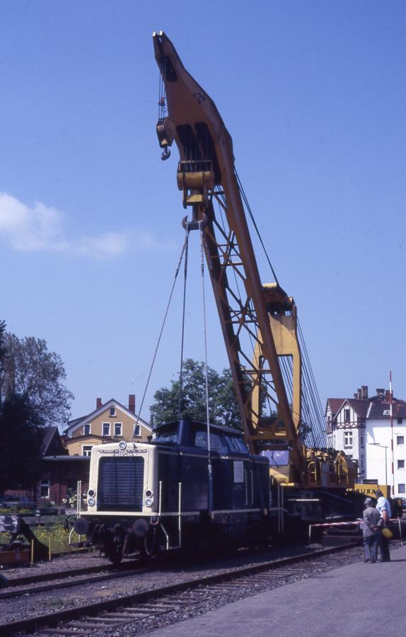 211011 am Haken von  Goliath  am 4.7.1987 in Minden anläßlich der Ausstellung
 140 Jahre Cöln Mindener Eisenbahn .