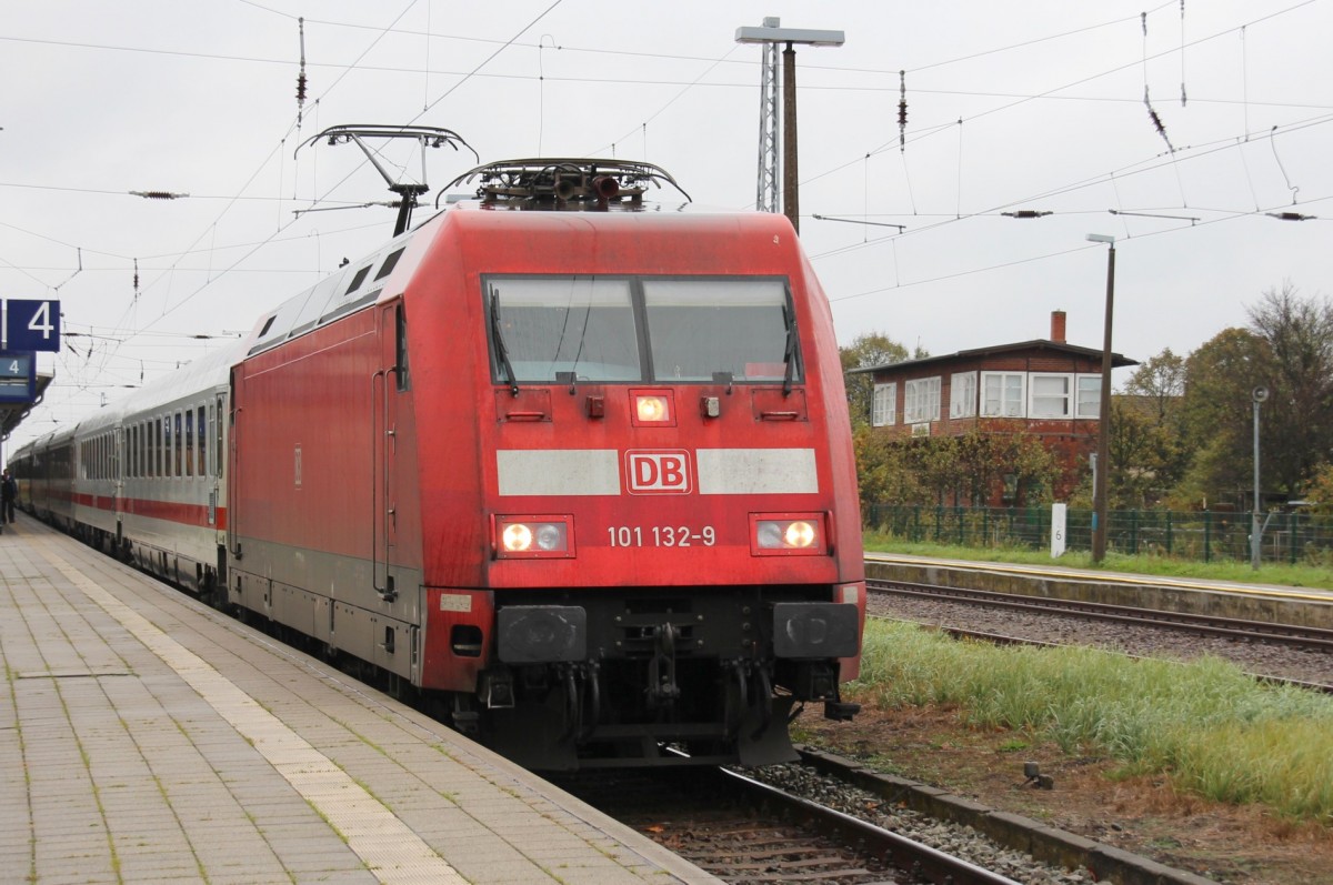 2.11.2013 Warnemnde. IC 2239 nach Dresden mit 101 132.