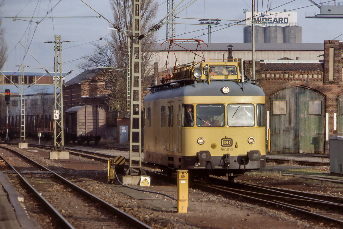 21.12.1992 - Turmtriebwagen DB BR 701 127 in Nordenham (Bild vom Dia)